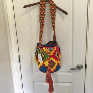 NWT Mochila Wayuu Colombian Hand Woven Shoulder Crossbody Bucket Bag Colorful